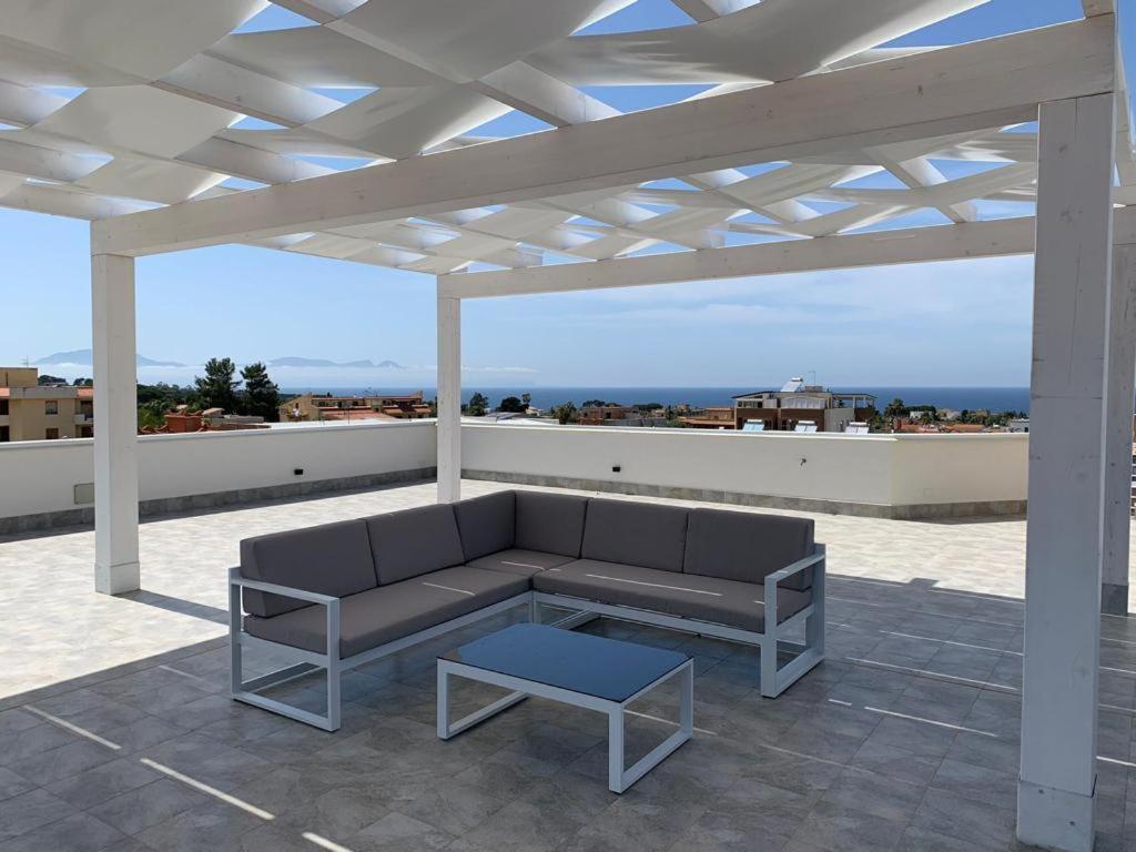 Terrace Ini Apartment